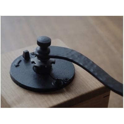 国産山桜のコーヒーミル 手打ちアイアンハンドル