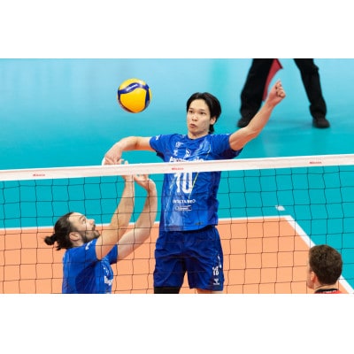 【11月22日(土)正午受付開始】大阪ブルテオンの選手が放つスパイクを受けられる(先着5人)