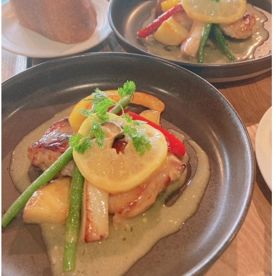 彩りあふれる料理と温かな異空間に包まれる、hitotokiの選べる週替わりランチ