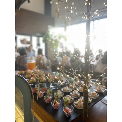 hitotokiのアート空間を完全貸切!特別料理と乾杯で楽しむあなただけのひとときを。