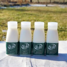 坂根牧場の乳lifeのしぼりたて牛乳 200ml × 4本セット　アニマルウェルフェア認証牧場