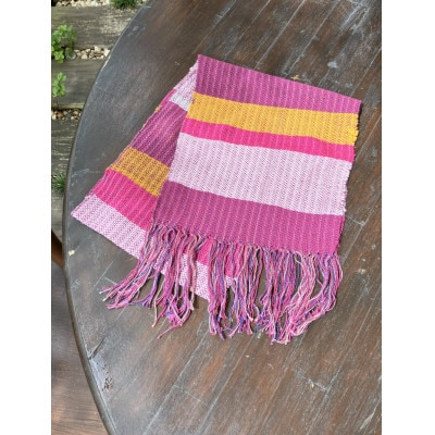 薄手の手織りマフラー(紫式部)　テーブルセンターとしてもご使用可