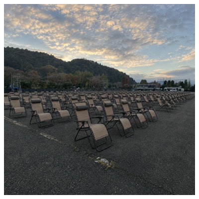 秋川流域花火大会寝そべって極上の花火鑑賞|リクライニングシート席(1名)