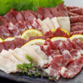馬刺し4種盛り1700g(八代市)