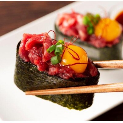 フジチクふじ馬刺しユッケ300g(50g×6個)(八代市)