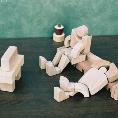 出産やお誕生日、クリスマスの贈り物に「おとぎの国の積木ちゃん」