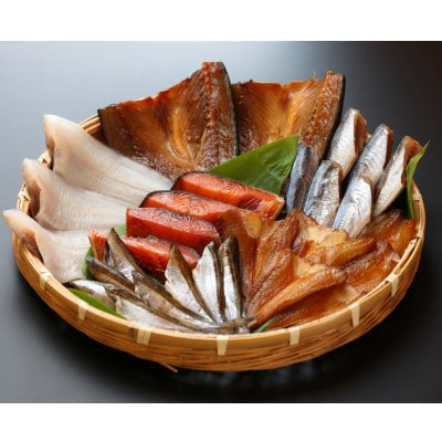 新潟県村上市笹川流れで水揚げ 旬の干物魚6点セット(店長おまかせ)1057001