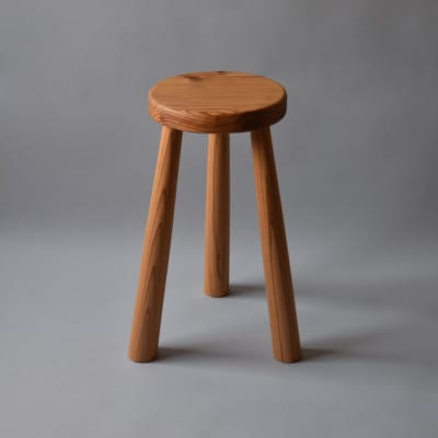 山武杉の3本足スツール　H54cm
