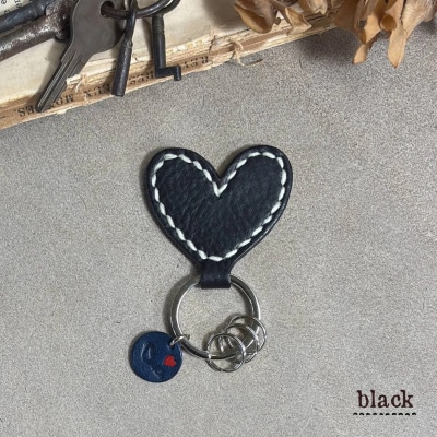 【one】ハートのキーホルダー(ブラック)