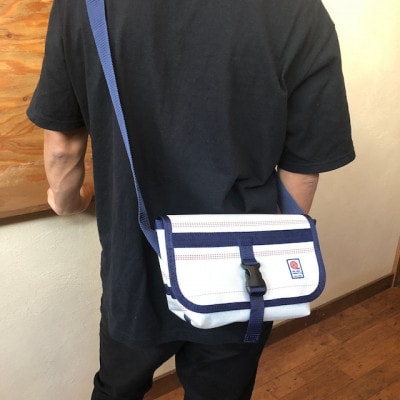 【SUWAプレミアム】ボディバッグ　ホワイト(M)(パイピングカラー:紺)