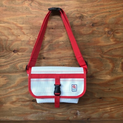 【SUWAプレミアム】ボディバッグ　ホワイト(M)(パイピングカラー:赤)