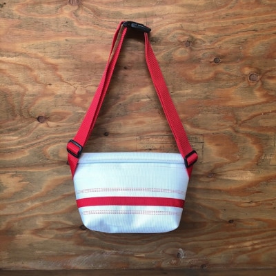 【SUWAプレミアム】ボディバッグ　ホワイト(M)(パイピングカラー:赤)