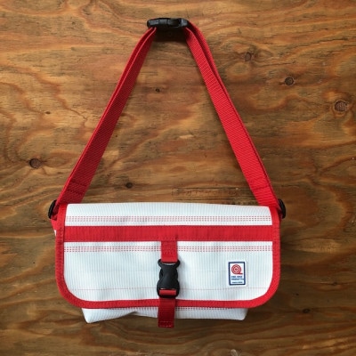 【SUWAプレミアム】ボディバッグ　ホワイト(L)(パイピングカラー:赤)