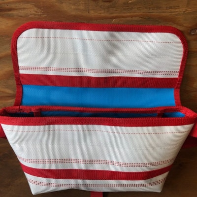 【SUWAプレミアム】ボディバッグ　ホワイト(L)(パイピングカラー:赤)