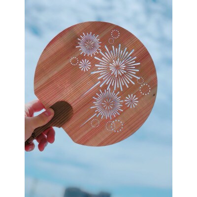 ＜花火＞愛媛の杉を使った木の透かしうちわ