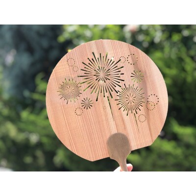 ＜花火＞愛媛の杉を使った木の透かしうちわ