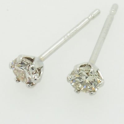 Pt900ダイヤモンドピアス0.20ct ほぼ無色 一粒ダイヤ 一粒石 EM31