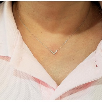 PT　ダイヤ　0.10ct　Vライン　ネックレス