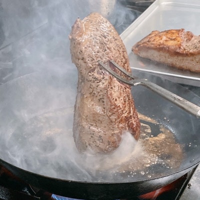 レストラン門田特製　あかね和牛のローストビーフ(モモ)400g　西洋わさび付