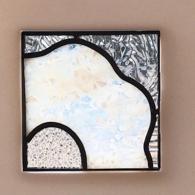 ステンドグラスの小さな花のパネル(ホワイト)