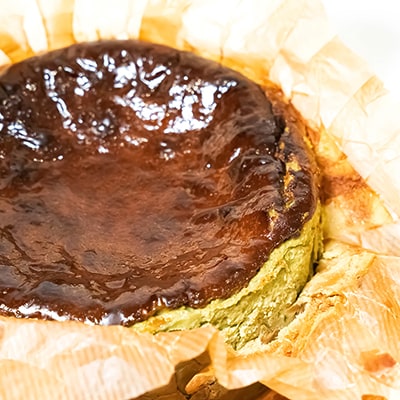 埼玉県産抹茶のバスクチーズケーキ