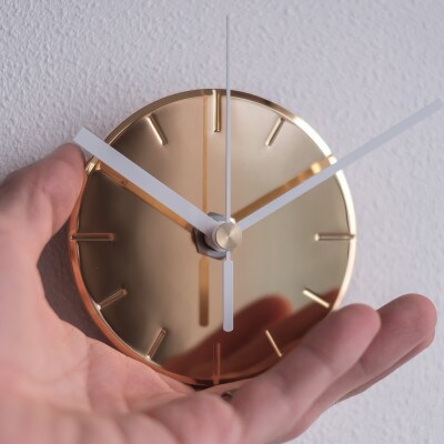 創業100年の表面技術を受け継ぐ会社が作った ひかりを楽しむ掛け時計90「陽光」