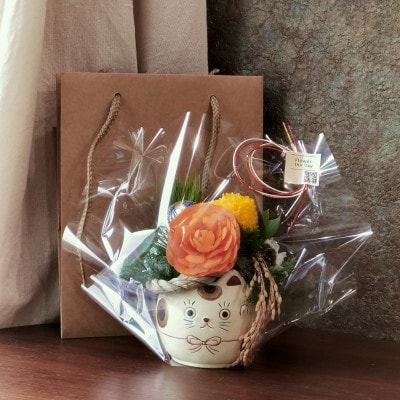 お正月　福飾り　招き猫フラワーアレンジメント