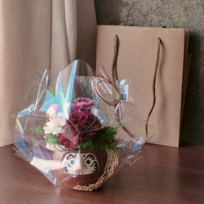 お正月　福飾り　紅だるまフラワーアレンジメント