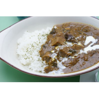 牛たんシチュー&ハンバーグと小松菜入り牛すじカレー