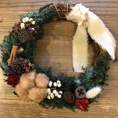 年中飾れるプリザーブドのクリスマスリース