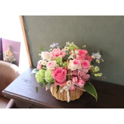 季節を感じる生花のアレンジメント【暖色系】