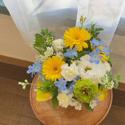 季節を彩る寒色系の生花アレンジメント【寒色系】