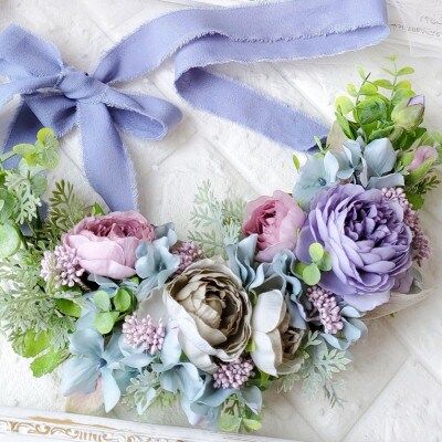 まるで生花のようなハーフムーンリース