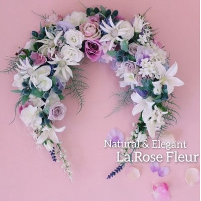 まるで生花のような馬蹄形リース