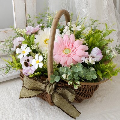 まるで生花のような花かごの寄せ植え(パンジー)