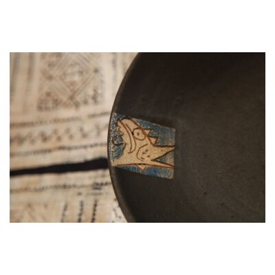 <南陶窯>マンガン魚紋7寸皿