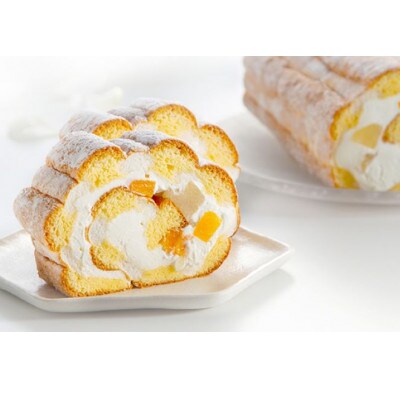 フルーツと純生クリームを贅沢に巻いたロールケーキ「雲仙ふわふわロール」1本