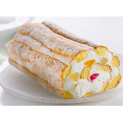 フルーツと純生クリームを贅沢に巻いたロールケーキ「雲仙ふわふわロール」1本