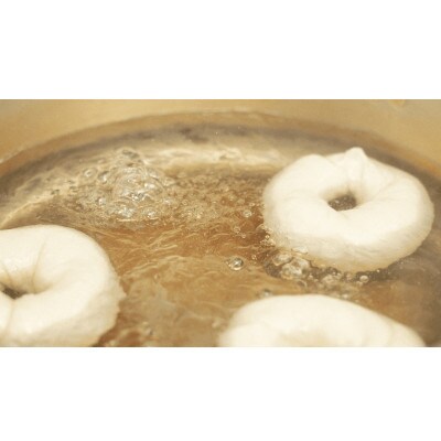 【毎月定期便】おんせんベーグル　香ばしい全粒粉の10個セット～温泉水を使ったつるもちベーグル～全6回