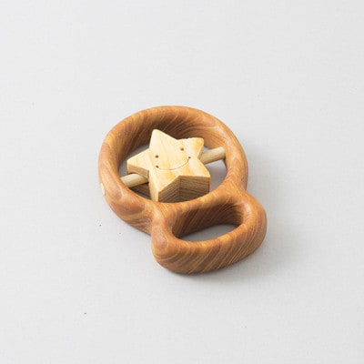 【木のおもちゃ　山のくじら舎】カタカタ(お星さま)　巾着付き