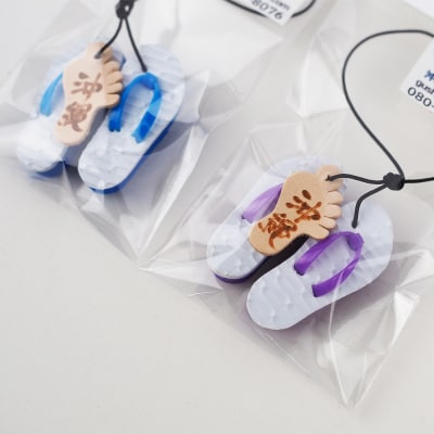 島ぞうり2個+革シーサー+革太鼓+革カメ+沖縄地図6点ストラップセット