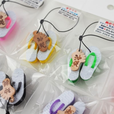 島ぞうりストラップ 8個セット(赤・青・黄・ピンク・緑・紫・黒・オレンジ)