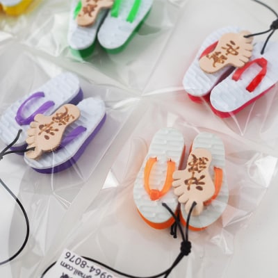 島ぞうりストラップ 8個セット(赤・青・黄・ピンク・緑・紫・黒・オレンジ)