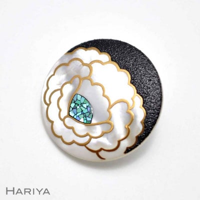 牡丹蒔絵 白蝶貝ブローチ (30mm丸)