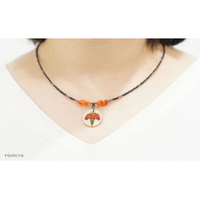 カーネーション蒔絵 黒蝶貝ペンダント 赤めのう
