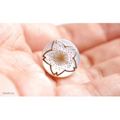 桜蒔絵白蝶貝ピンブローチ