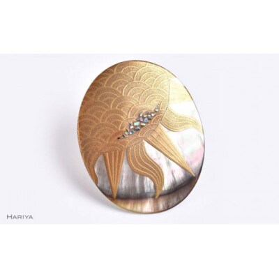 太陽蒔絵黒蝶貝ブローチ