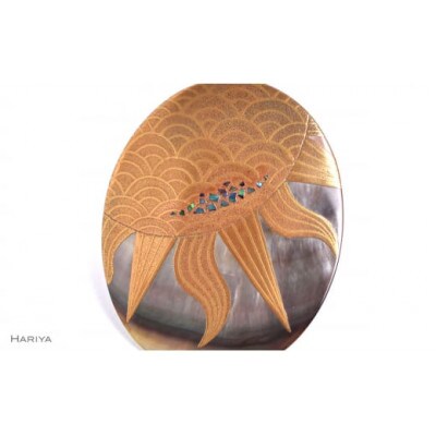 太陽蒔絵黒蝶貝ブローチ