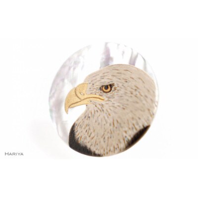 白頭鷲蒔絵白蝶貝ブローチ