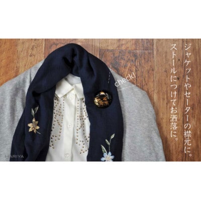 鳴子蒔絵柘漆塗ブローチ
